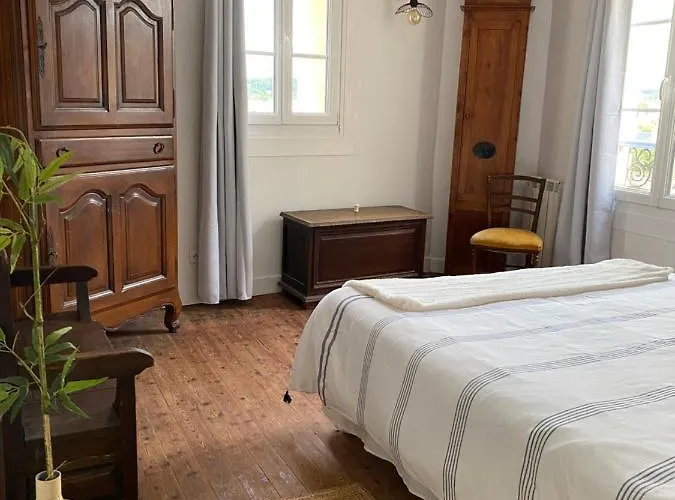 Semesterbostad La Maison Bleue Port-en-Bessin-Huppain